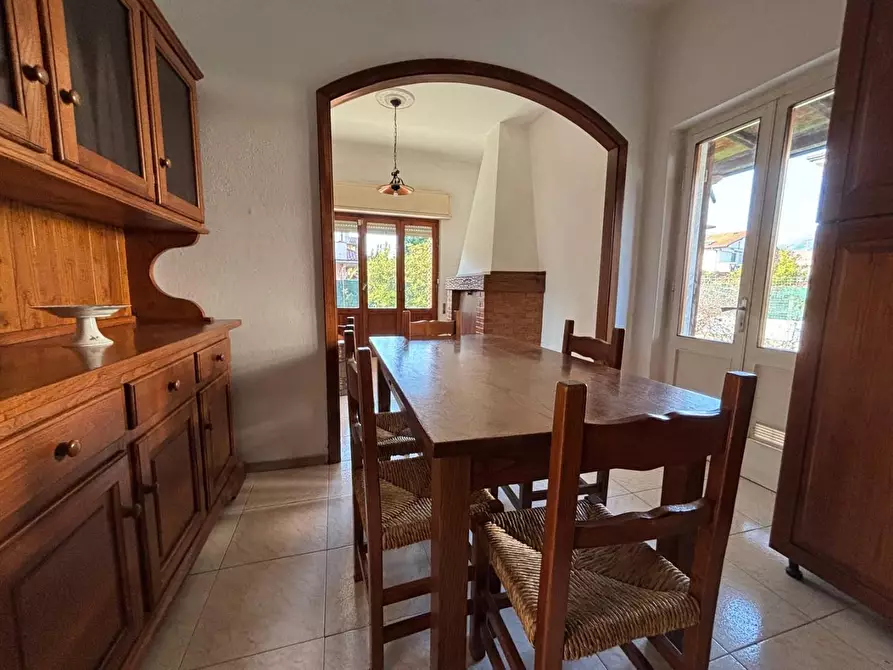 Immagine 5 di Villa in vendita  a Massa