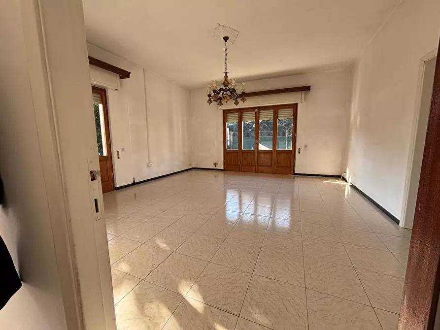 Immagine 4 di Villa in vendita  a Massa