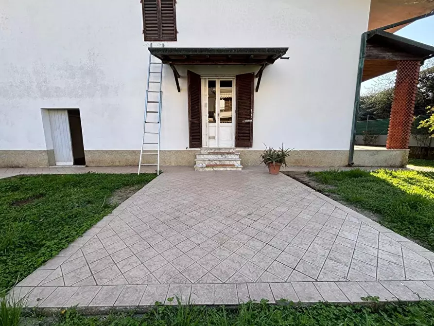 Immagine 23 di Villa in vendita  a Massa