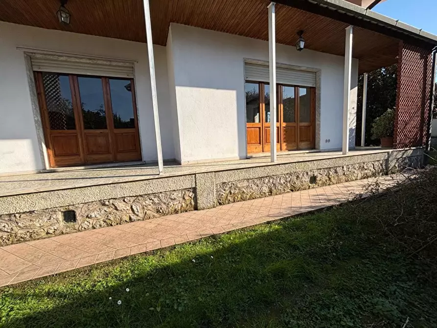 Immagine 19 di Villa in vendita  a Massa