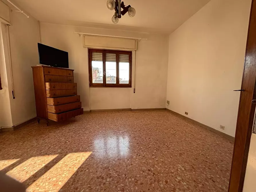 Immagine 10 di Villa in vendita  a Massa