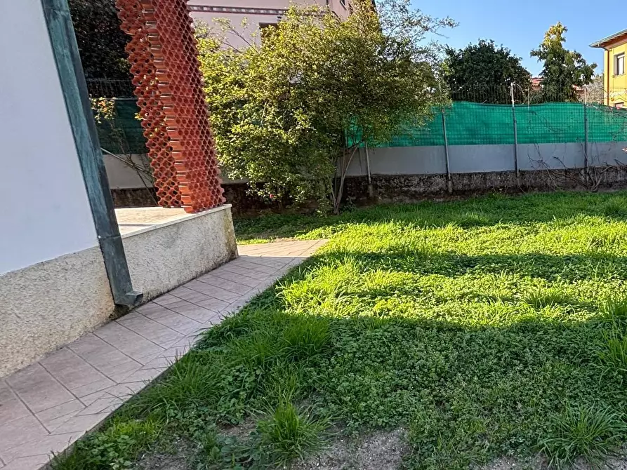 Immagine 26 di Villa in vendita  a Massa