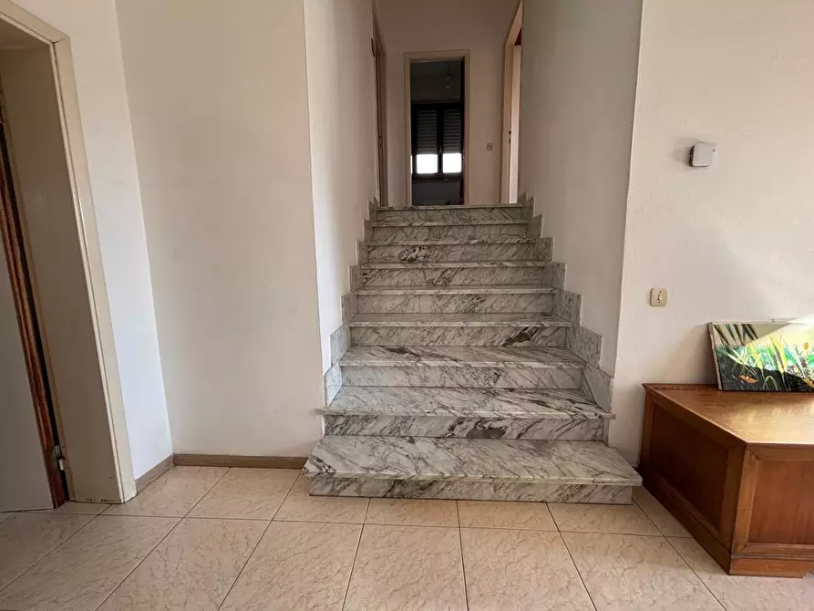 Immagine 9 di Villa in vendita  a Massa