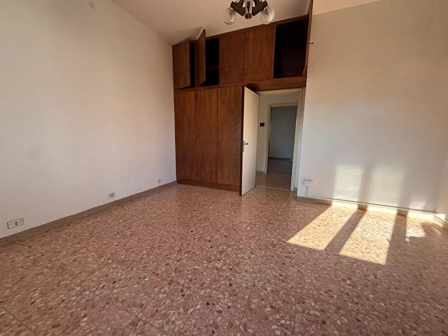 Immagine 11 di Villa in vendita  a Massa