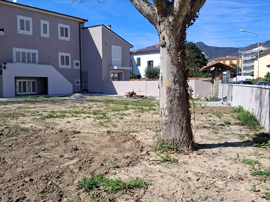 Immagine 15 di Casa trifamiliare in vendita  a Cascina