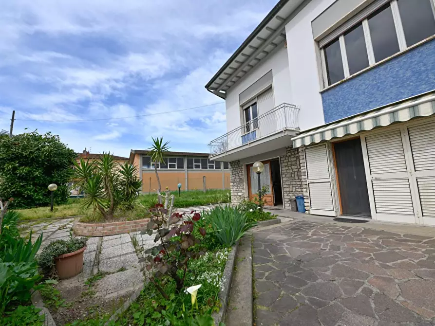 Immagine 12 di Casa indipendente in vendita  a Pisa