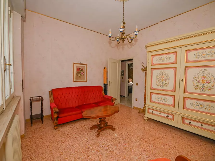 Immagine 26 di Casa indipendente in vendita  a Pisa