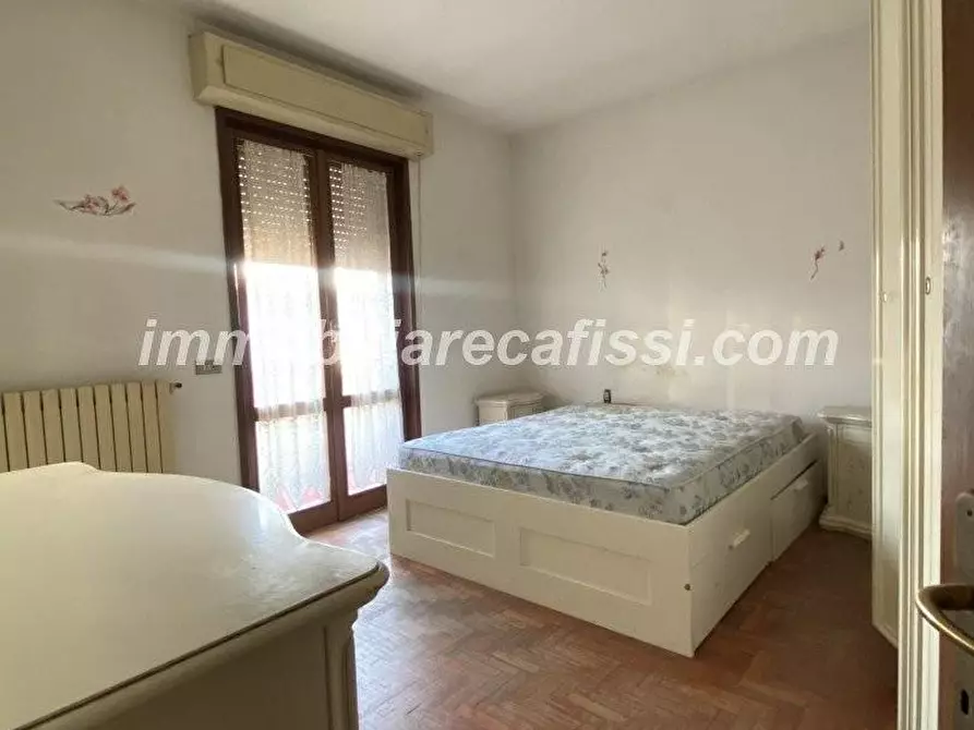 Immagine 14 di Palazzo in vendita  a Prato