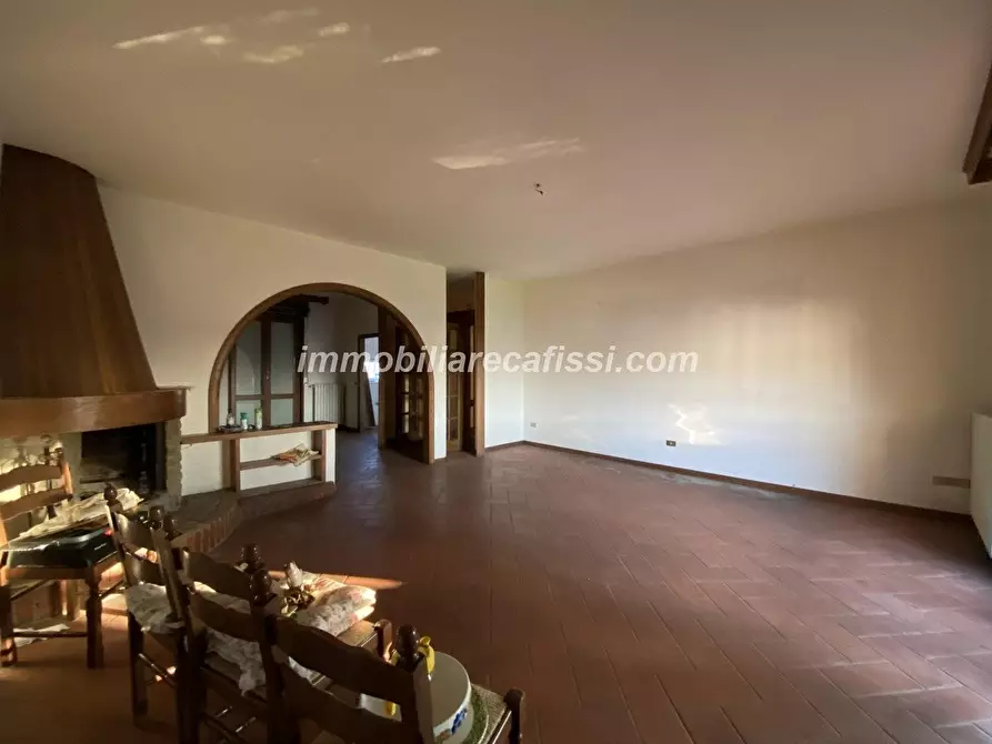 Immagine 2 di Palazzo in vendita  a Prato