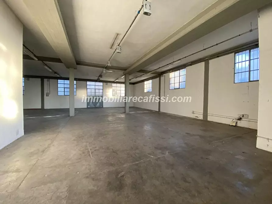 Immagine 22 di Palazzo in vendita  a Prato