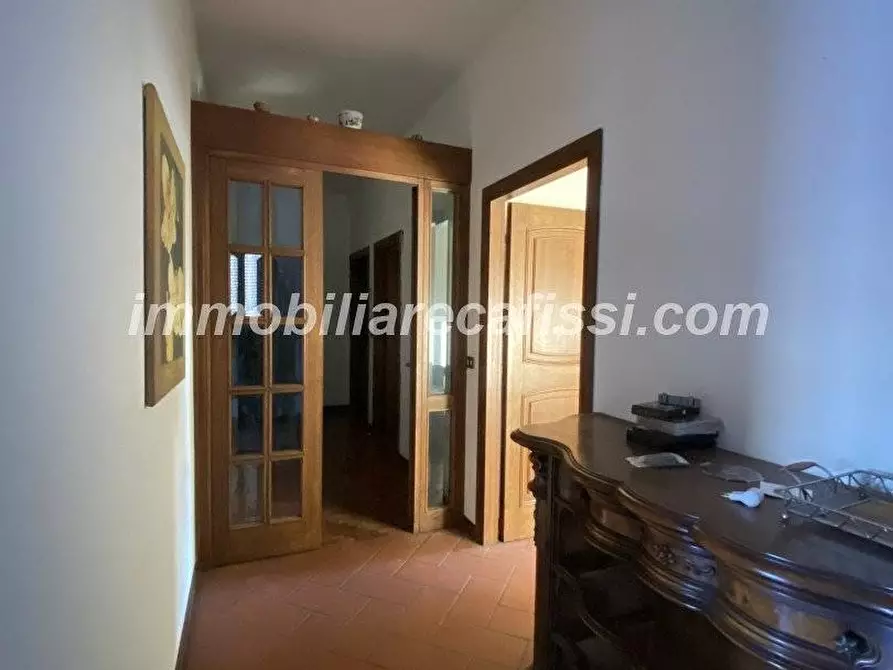 Immagine 10 di Palazzo in vendita  a Prato