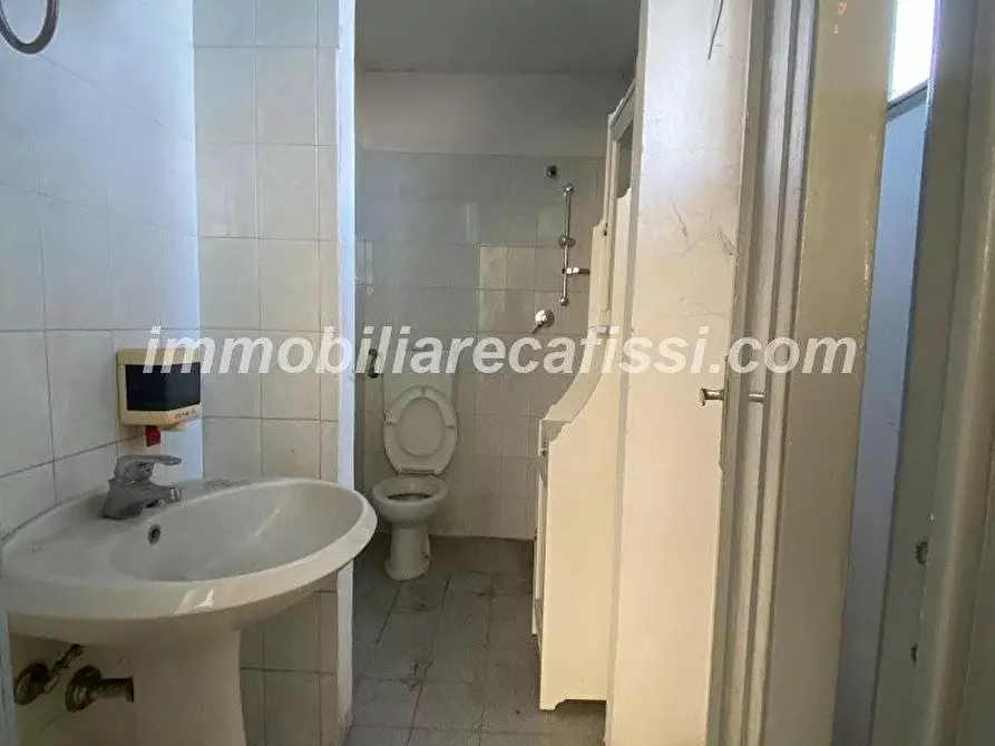 Immagine 26 di Palazzo in vendita  a Prato