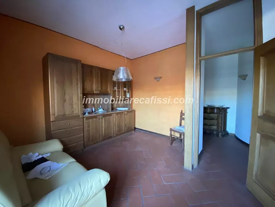 Immagine 8 di Palazzo in vendita  a Prato