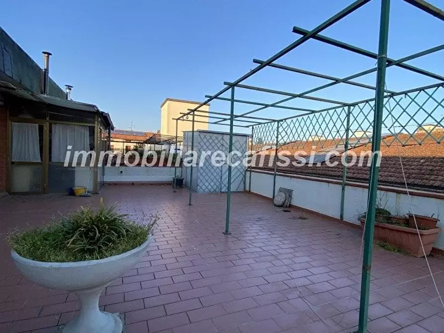 Immagine 20 di Palazzo in vendita  a Prato