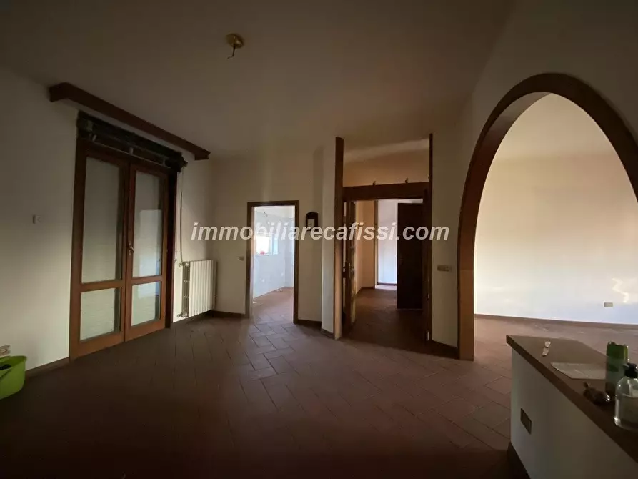 Immagine 4 di Palazzo in vendita  a Prato