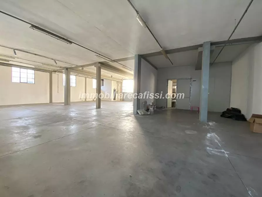 Immagine 24 di Palazzo in vendita  a Prato