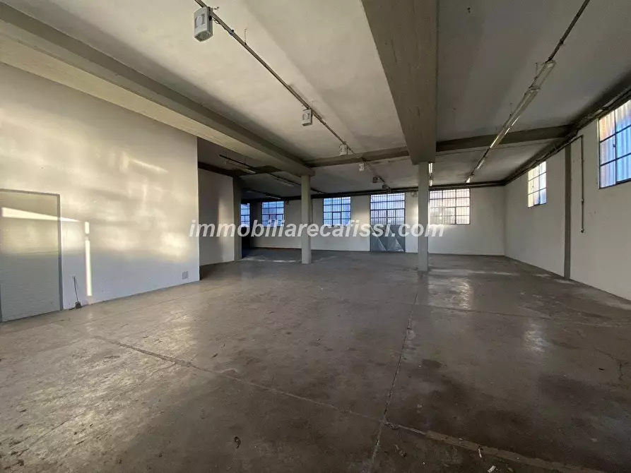 Immagine 23 di Palazzo in vendita  a Prato