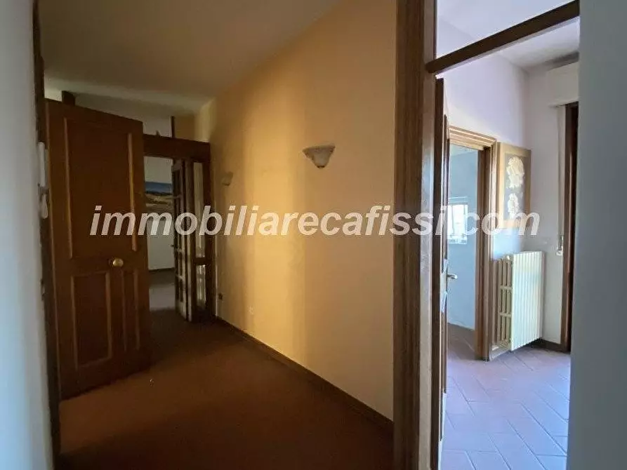 Immagine 9 di Palazzo in vendita  a Prato