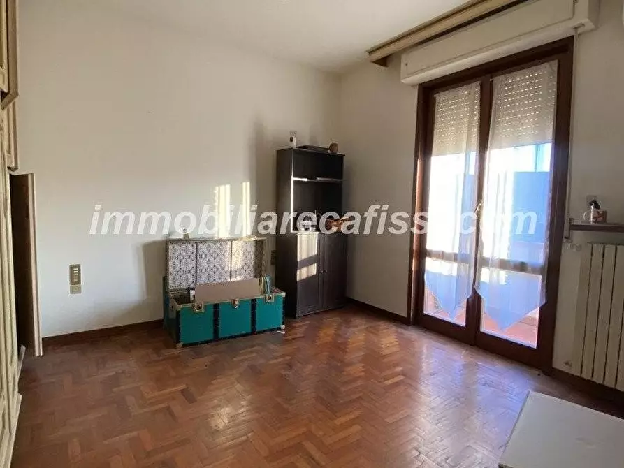 Immagine 16 di Palazzo in vendita  a Prato