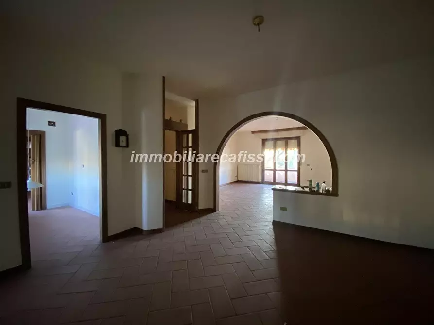 Immagine 5 di Palazzo in vendita  a Prato