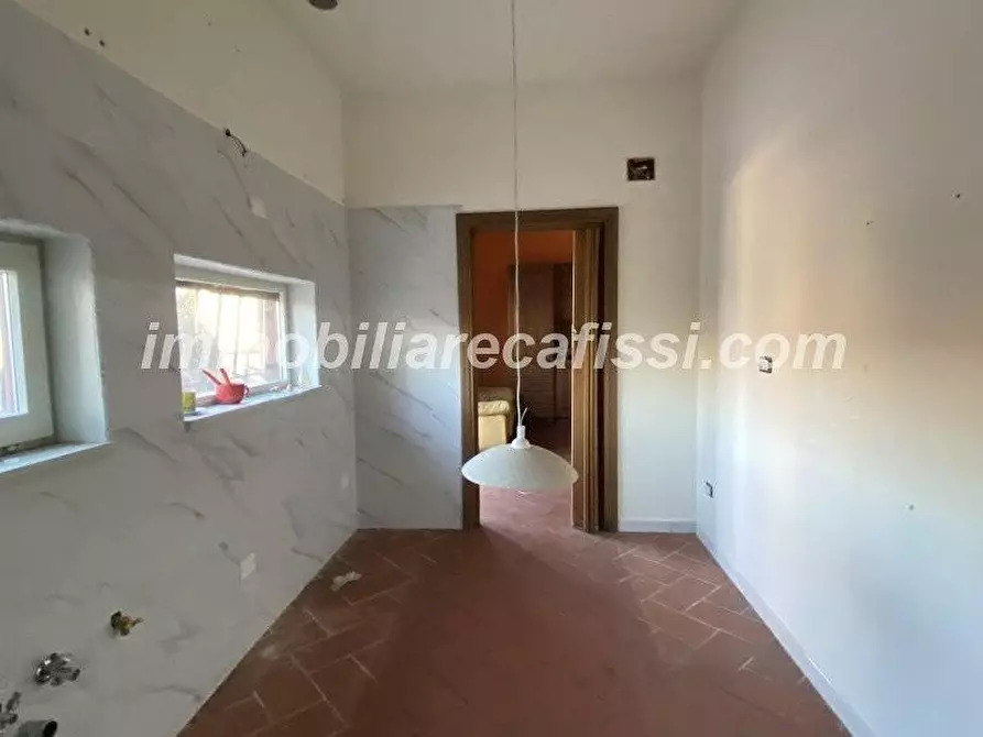 Immagine 6 di Palazzo in vendita  a Prato