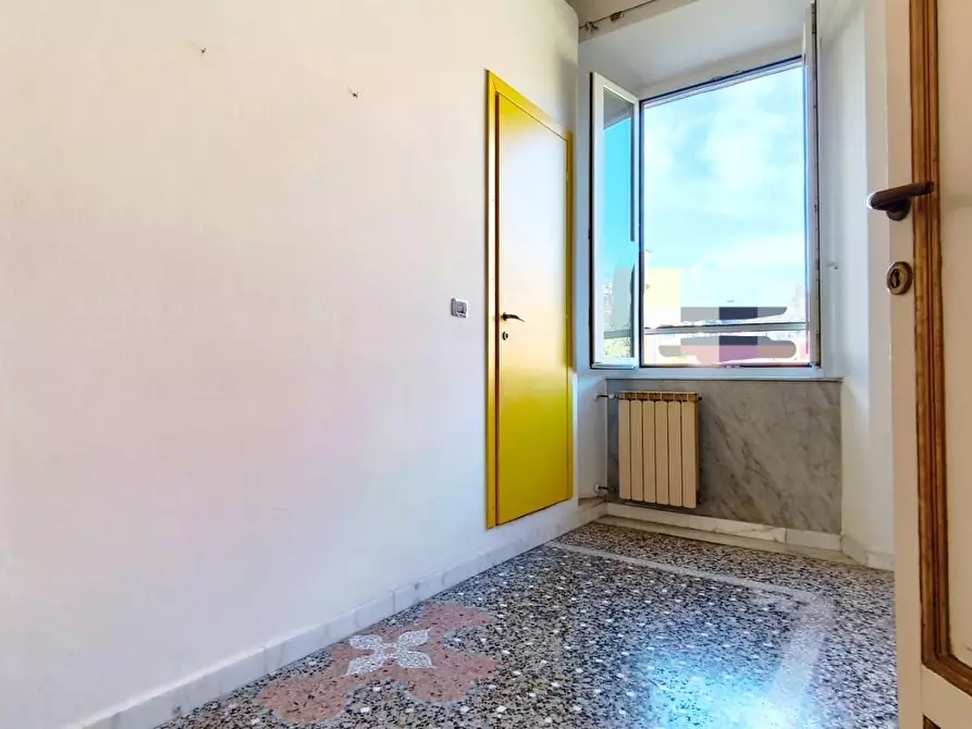 Immagine 17 di Appartamento in vendita  a Carrara