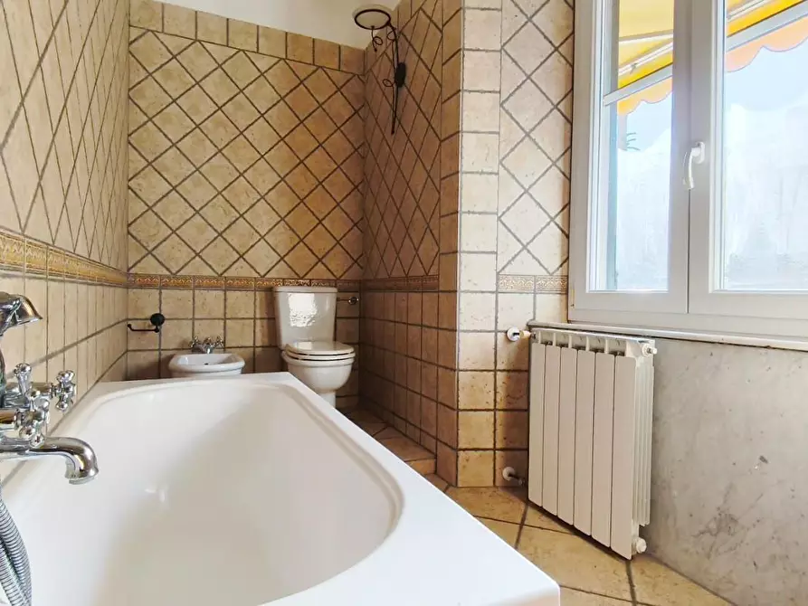 Immagine 11 di Appartamento in vendita  a Carrara