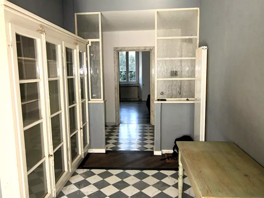 Immagine 2 di Appartamento in vendita  a Carrara