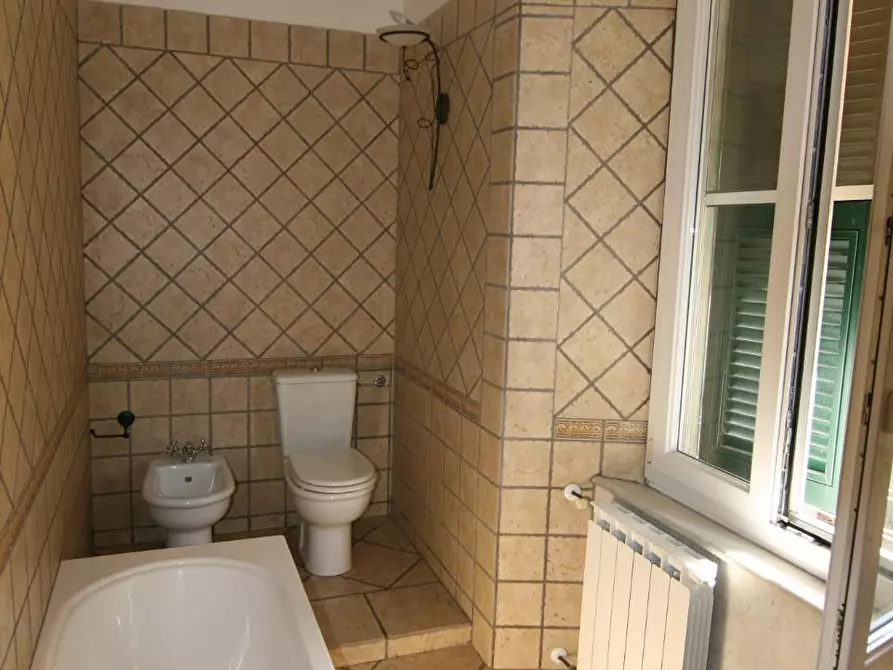 Immagine 7 di Appartamento in vendita  a Carrara