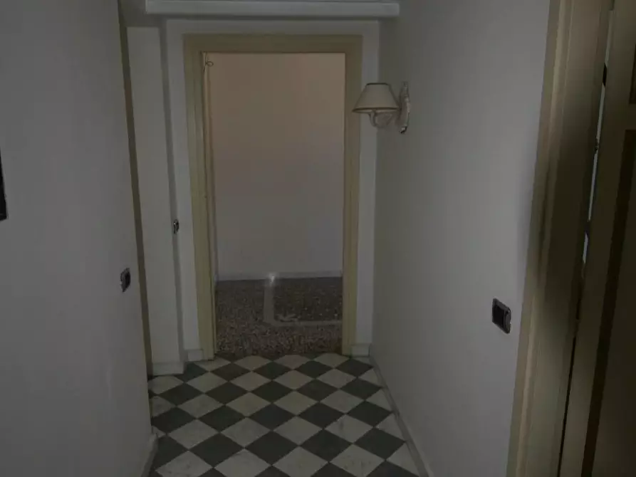 Immagine 7 di Appartamento in vendita  a Carrara