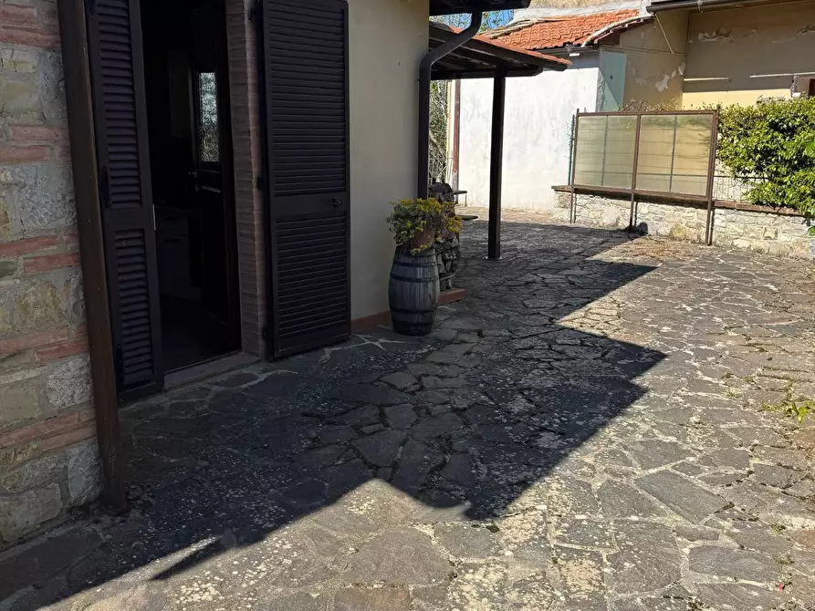 Immagine 22 di Deposito in vendita  a Gaiole In Chianti