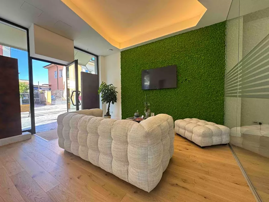 Immagine 18 di Villa in vendita  a Pietrasanta