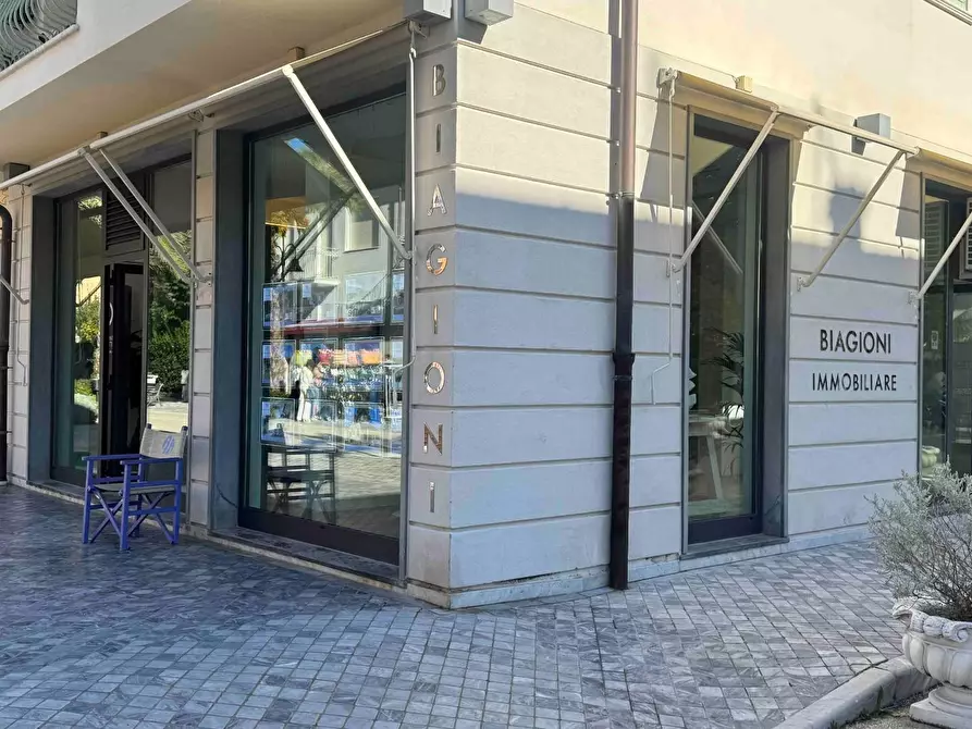 Immagine 8 di Villa in vendita  a Pietrasanta