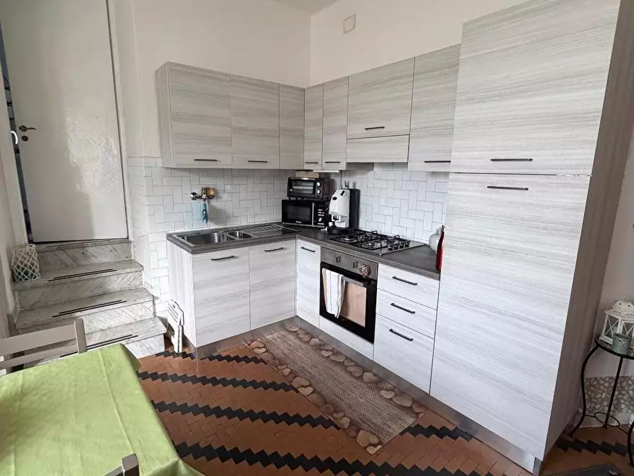 Immagine 2 di Appartamento in vendita  a Carrara