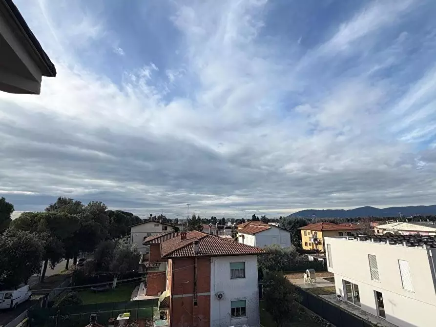 Immagine 10 di Appartamento in vendita  a Carrara