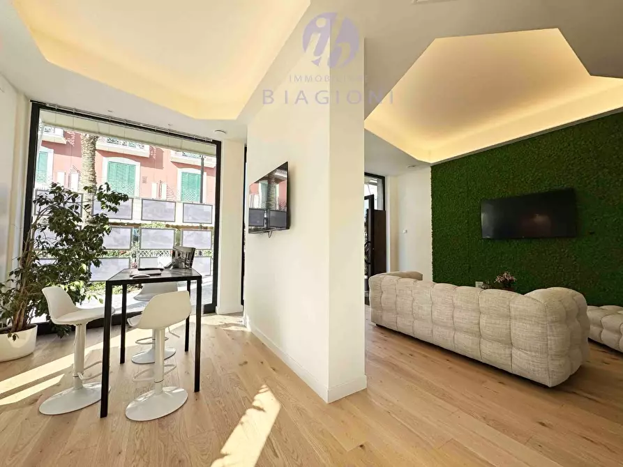 Immagine 15 di Villa in vendita  a Pietrasanta