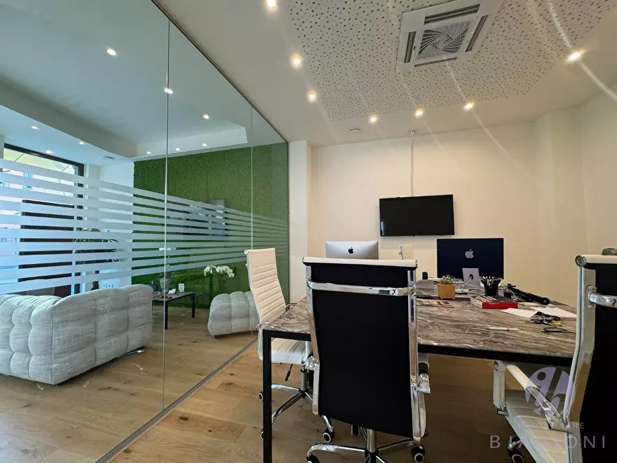 Immagine 10 di Villa in vendita  a Pietrasanta