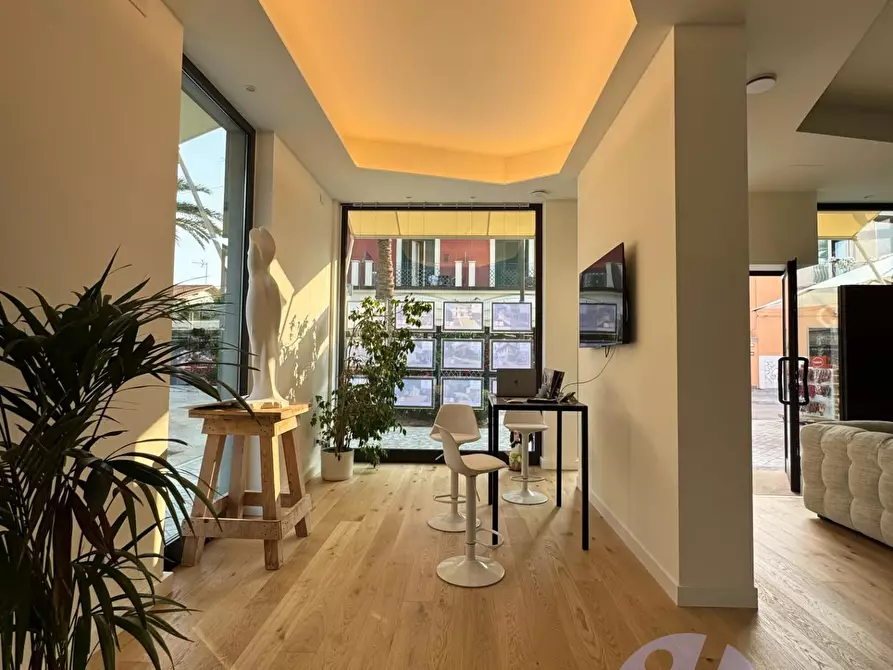 Immagine 7 di Villa in vendita  a Pietrasanta