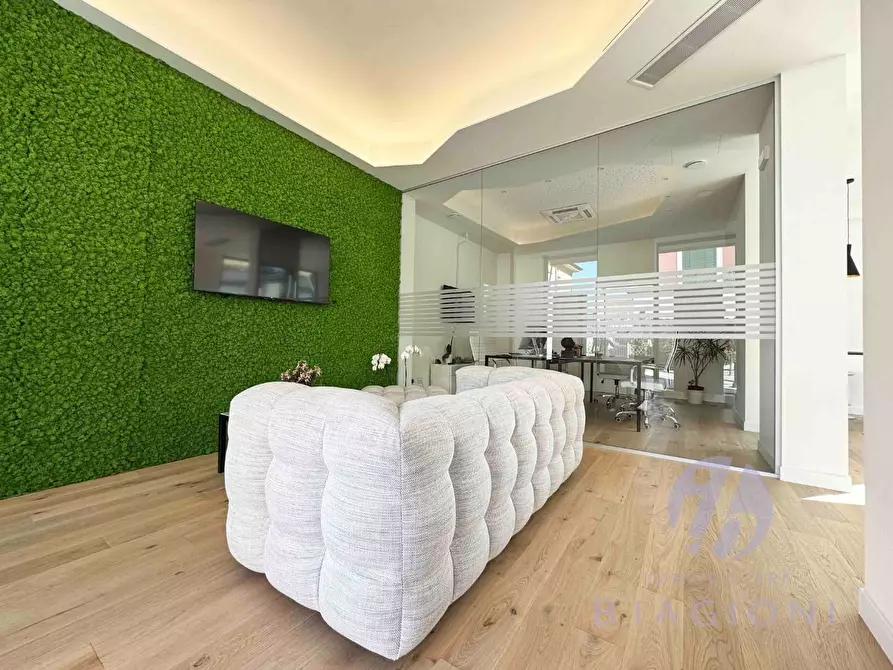 Immagine 14 di Villa in vendita  a Pietrasanta