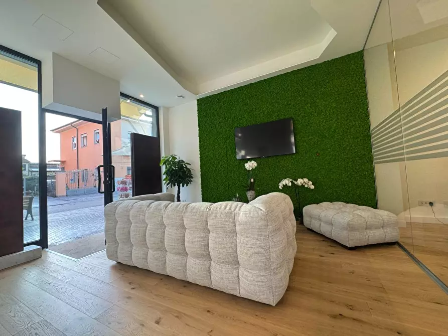 Immagine 11 di Villa in vendita  a Pietrasanta