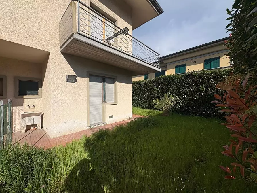 Immagine 3 di Villetta a schiera in vendita  a Massa