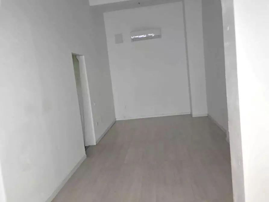 Immagine 6 di Locale commerciale in affitto  a Pontedera