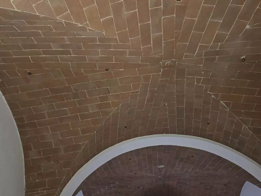 Immagine 4 di Locale commerciale in affitto  a Pontedera