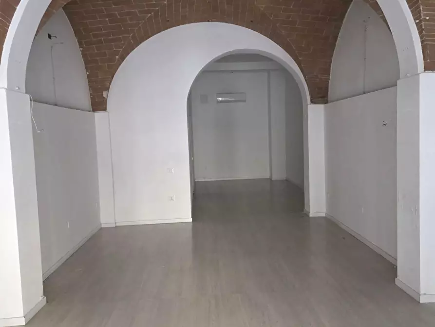 Immagine 5 di Locale commerciale in affitto  a Pontedera