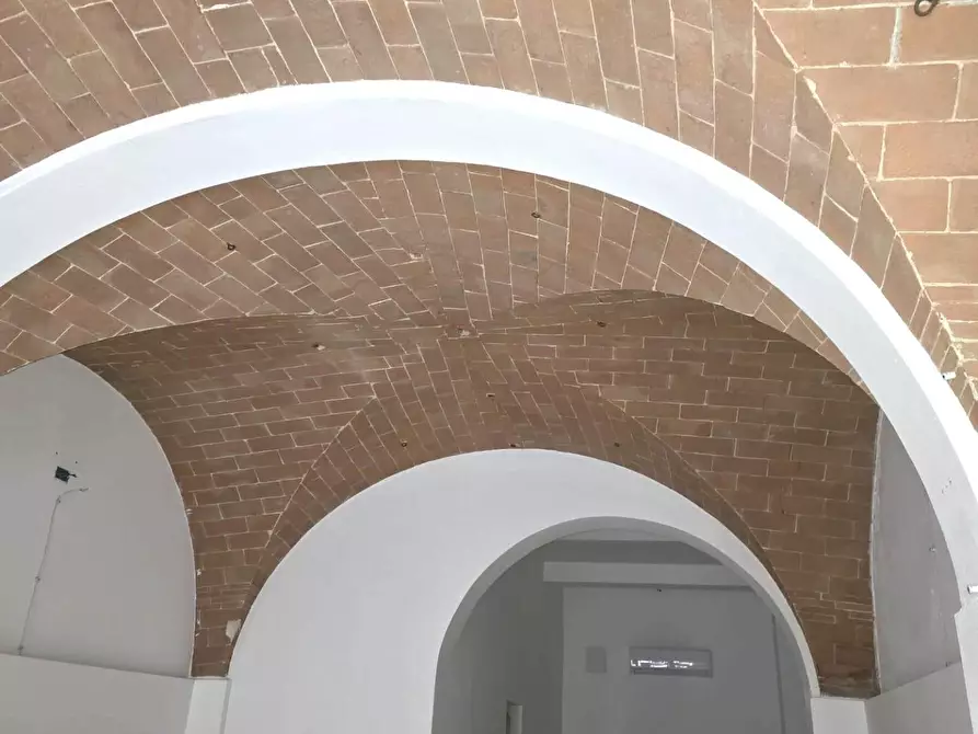 Immagine 3 di Locale commerciale in affitto  a Pontedera