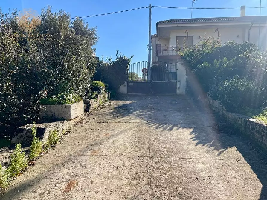Immagine 41 di Villa in vendita  a Castrignano Del Capo
