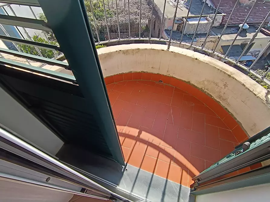 Immagine 12 di Villa in vendita  a Livorno