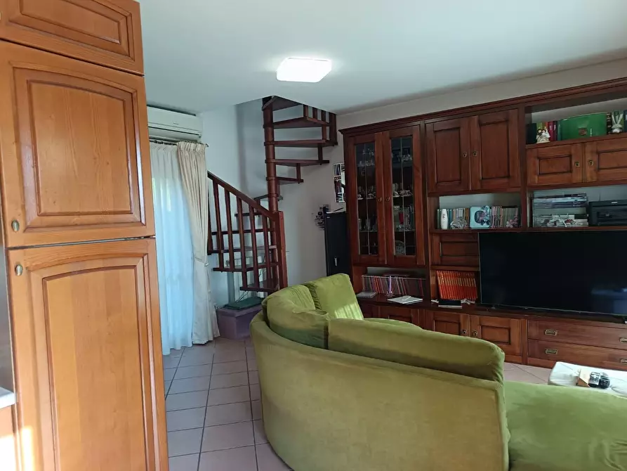 Immagine 15 di Villa in vendita  a Livorno