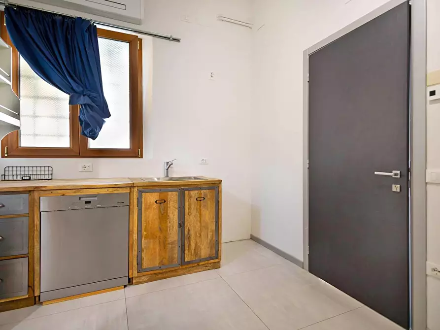 Immagine 18 di Magazzino in vendita  a Santa Croce Sull'arno