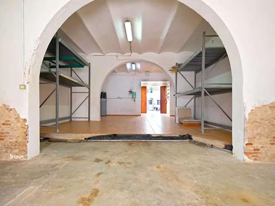 Immagine 12 di Magazzino in vendita  a Santa Croce Sull'arno